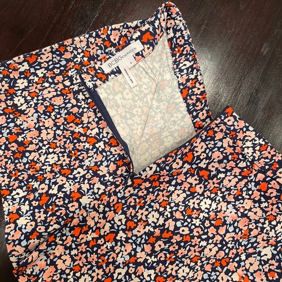BCBGeneration Floral Shorts - Picture 2 of 2
